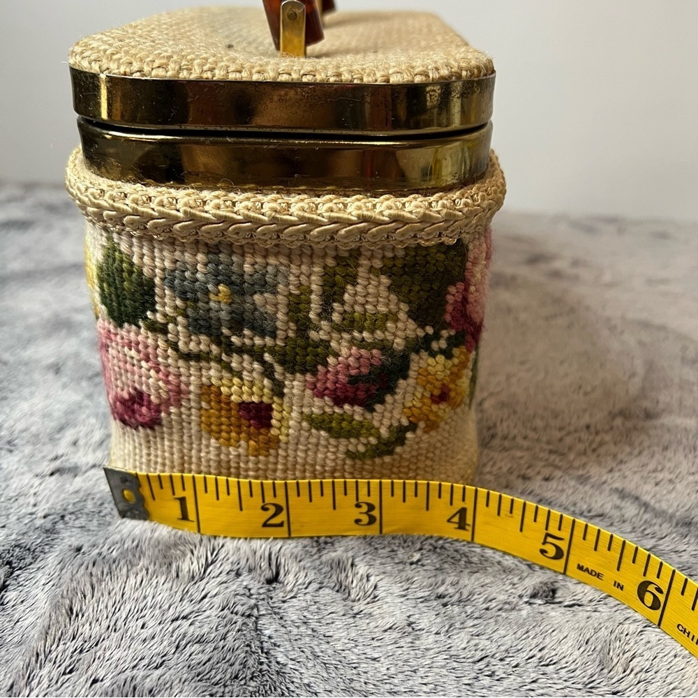 Vintage JR Florida Embroidered Floral Box Purse Lucite Handle - Picture 4 of 13